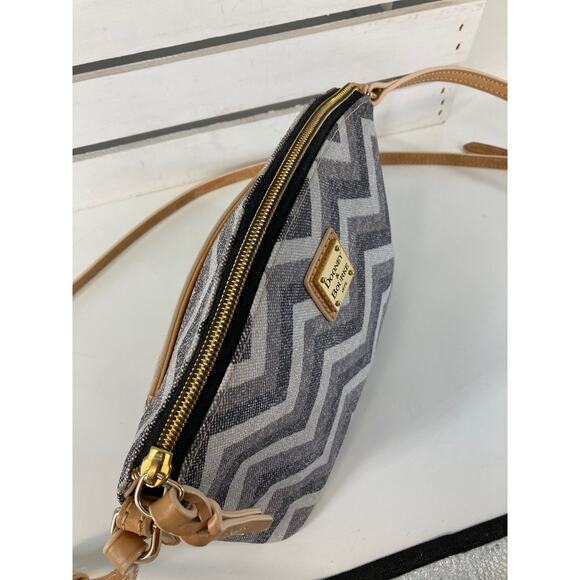 DOONEY & BOURKE SMALL LEATHER CHEVERON CROSSBODY BAG - Picture 13 of 16